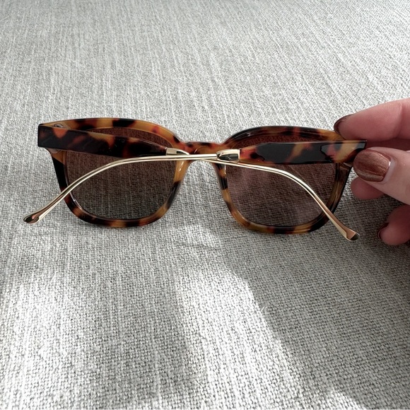 Sojos Bonheur Tortoise Frame Sunglasses with Gold Detail - Picture 6 of 6